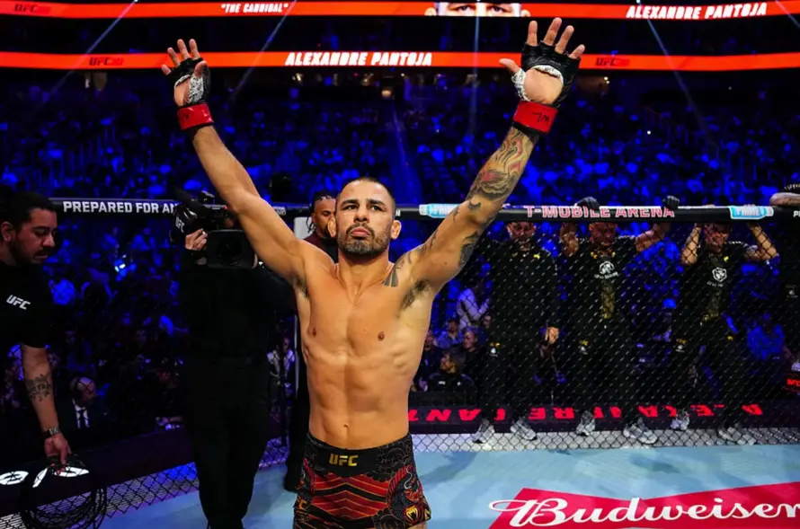 Pantoja disputa revanche pelo cinturão no UFC 331