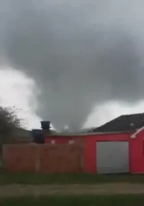 Ciclone-bomba deixa um morto e causa estragos no Sul