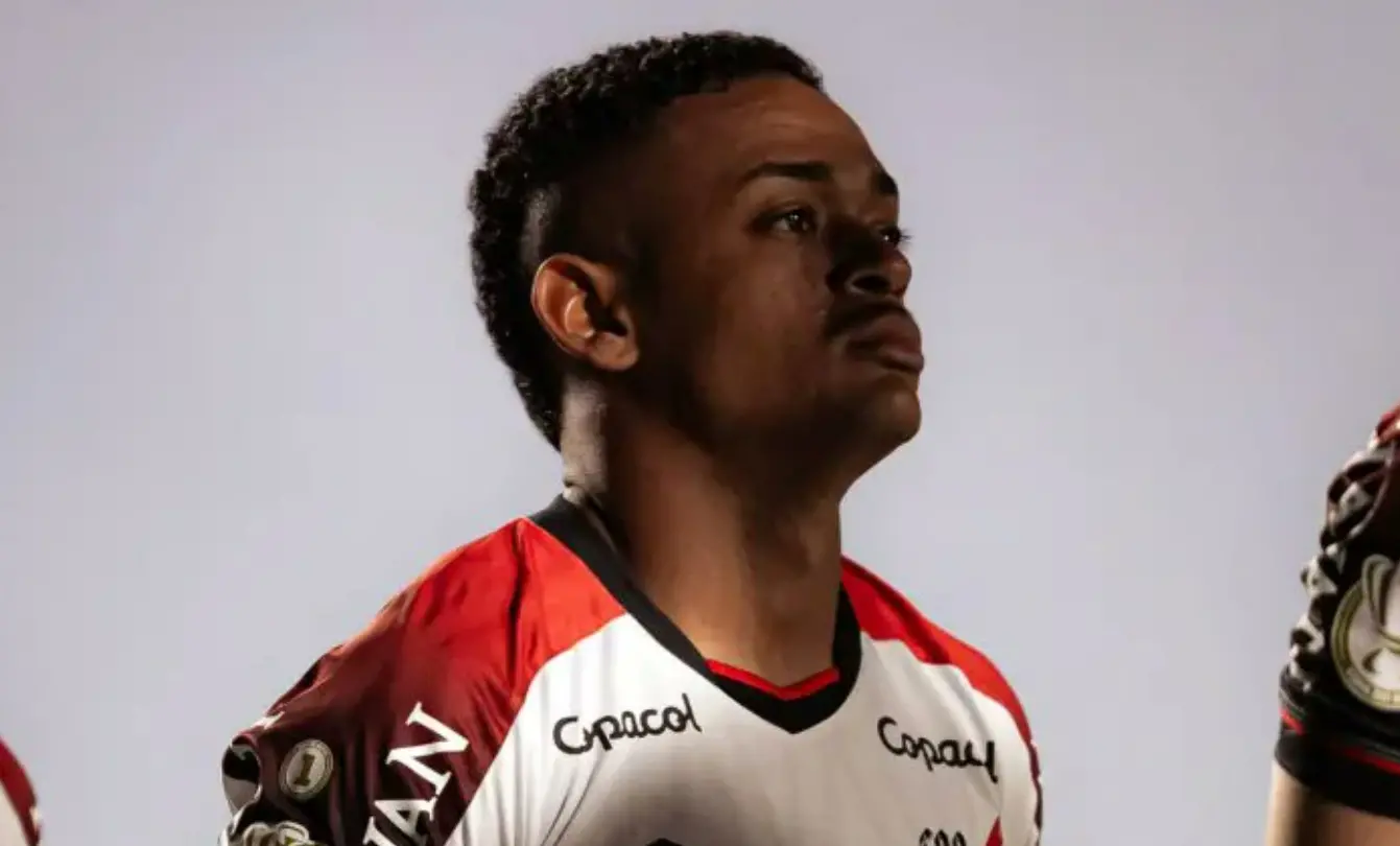 Jogador do Athletico-PR é condenado a 13 anos de prisão por estupro