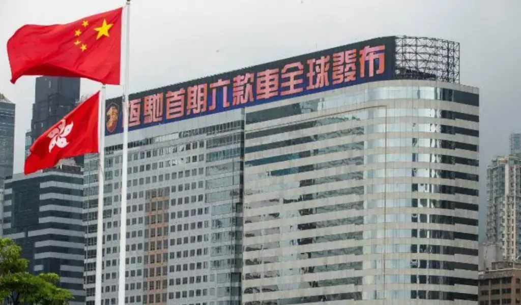 Fundador da Evergrande é condenado à prisão perpétua na China