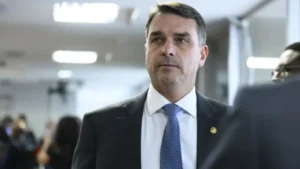 Flávio Bolsonaro diz que aceitará resultado das urnas em outubro