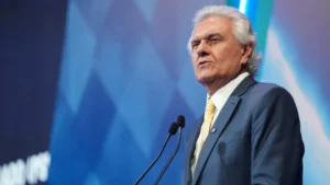 Caiado defende escala 5×2 e chama CLT de ‘arcaica’