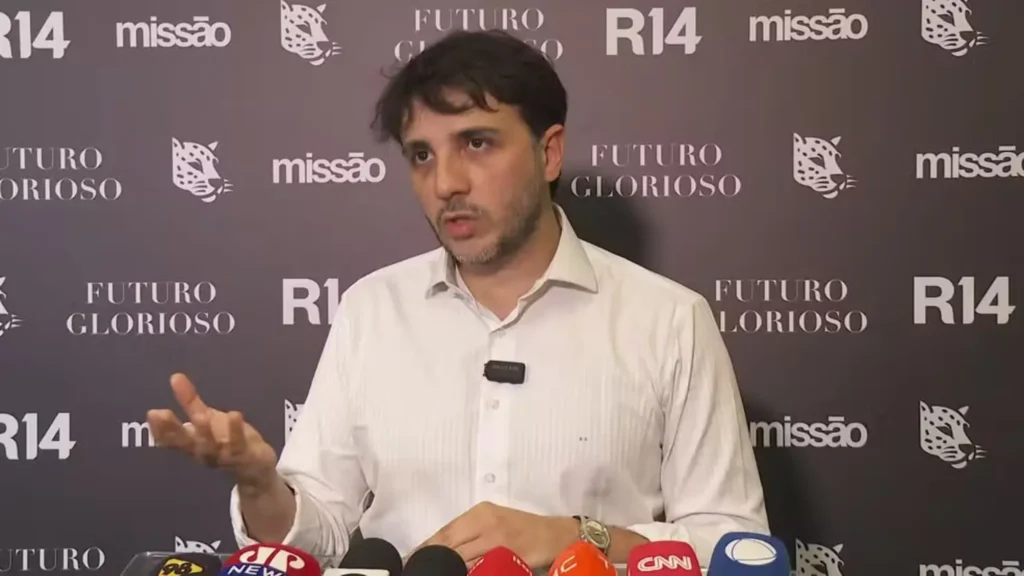 TSE dá 24 horas para Renan Santos explicar perfis após suspensão de campanha