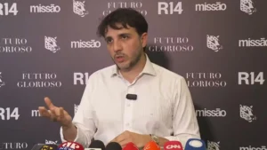 TSE dá 24 horas para Renan Santos explicar perfis após suspensão de campanha