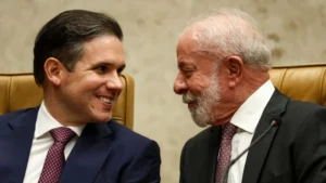 Hugo Motta declara apoio à reeleição de Lula