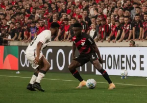 Vitória x Athletico-PR: escalações, horário e onde assistir