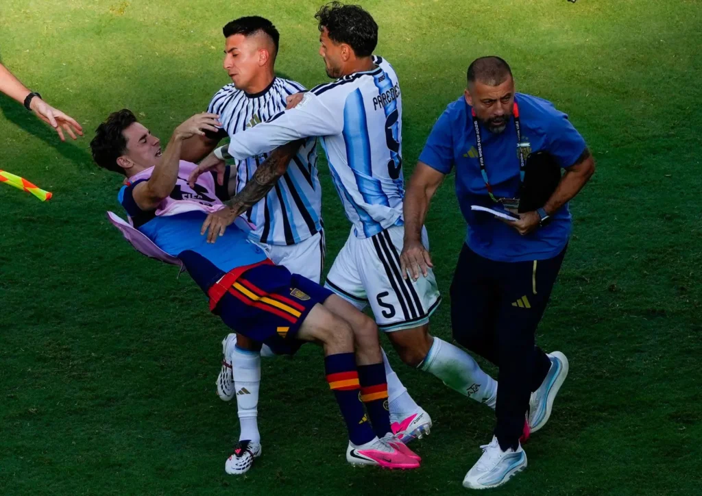 Fifa pune Argentina por racismo e reduz público em jogos da seleção