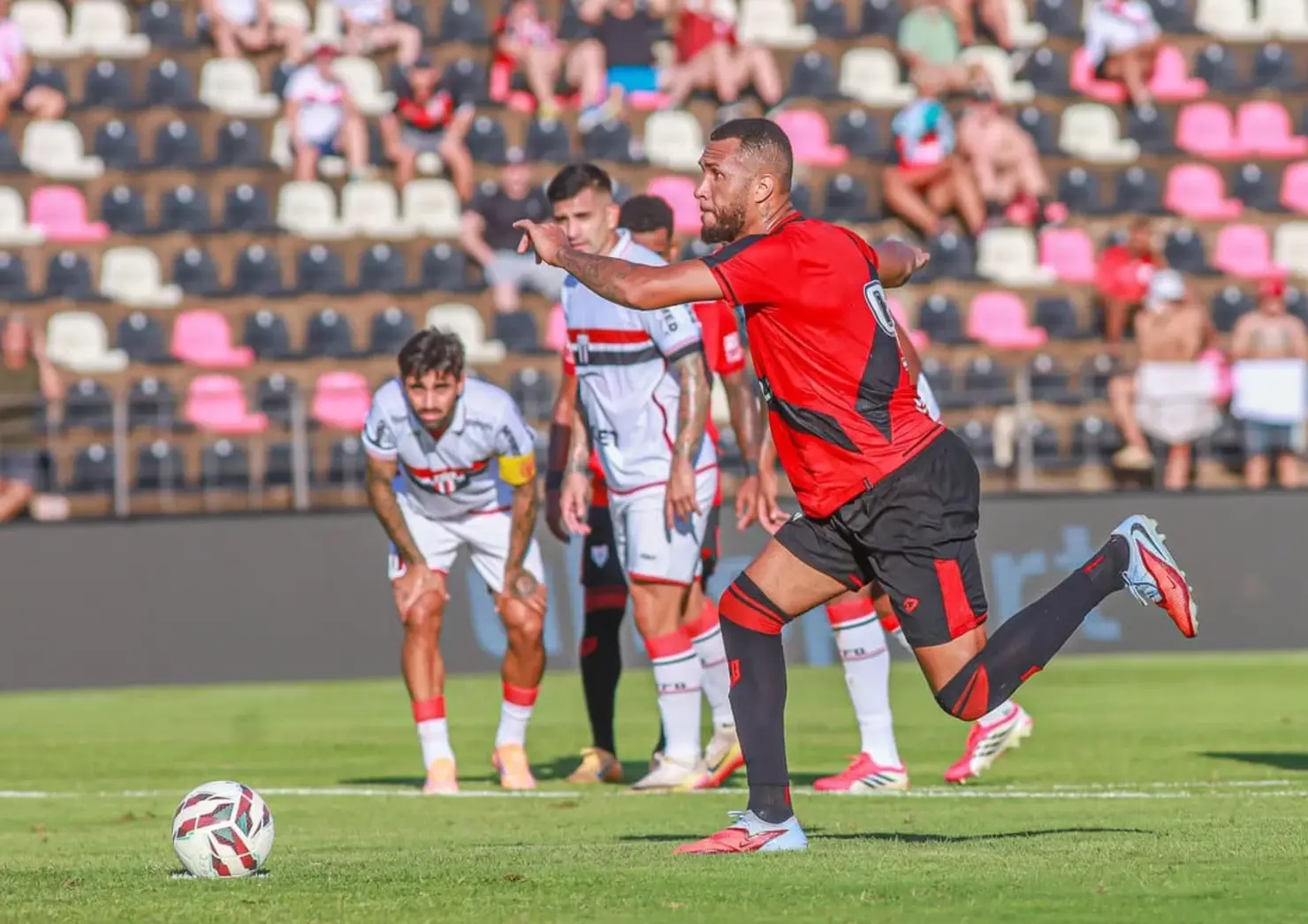 Atlético-GO x Botafogo-SP: escalações, horário e onde assistir