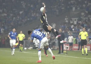 STJD marca julgamento de Kaio Jorge por lance em clássico mineiro