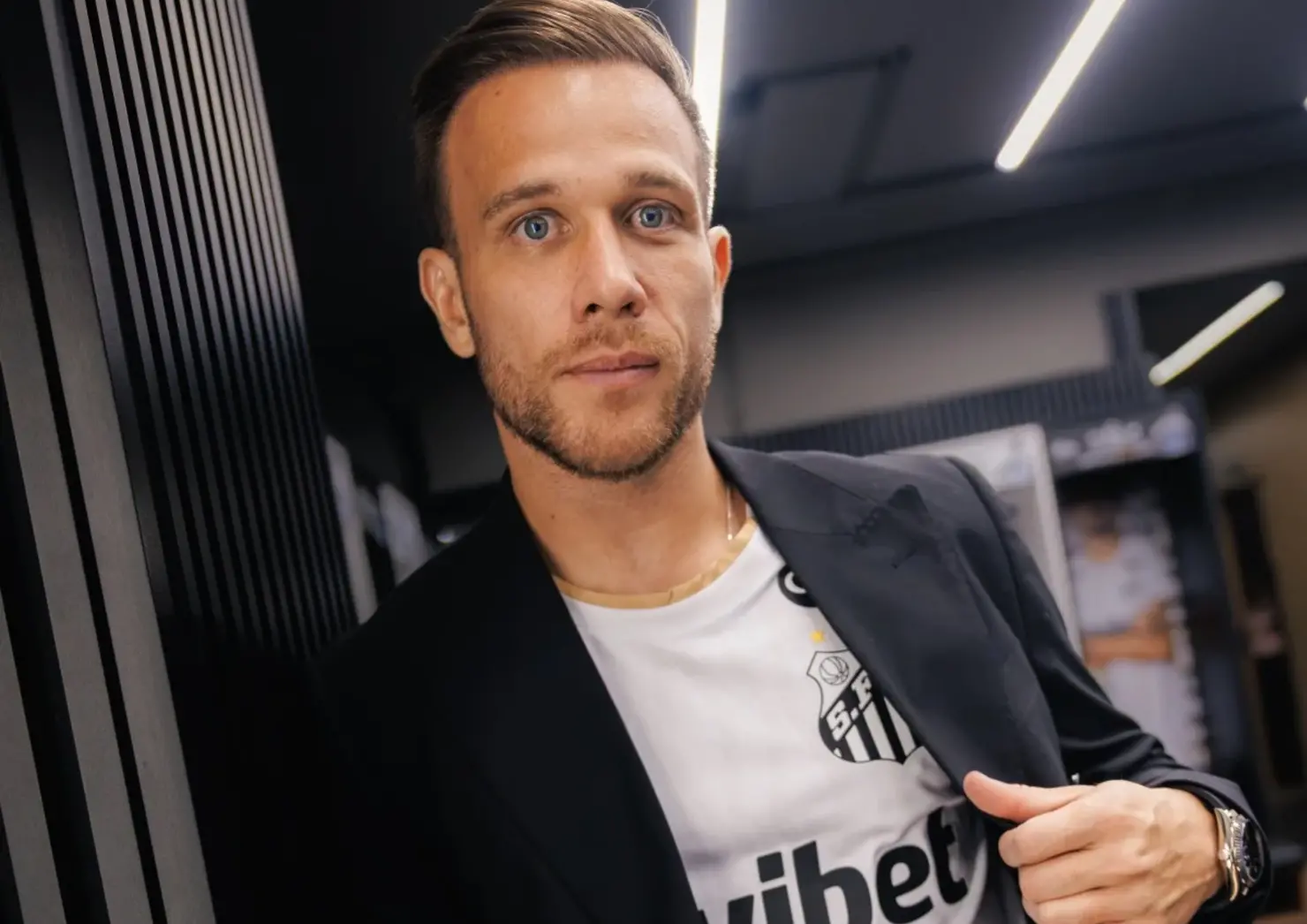 Santos anuncia Arthur como reforço até o fim da temporada 2026
