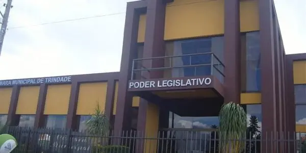 Trindade prorroga inscrições de concursos com salários de até R$ 7,5 mil