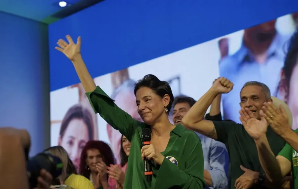 ‘Hoje começa minha vida política’, diz Ana Paula Rezende ao estrear como candidata a vice-governadora por Goiás