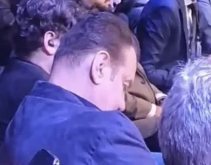 Enquanto candidatos debatiam, Kassab tirava um cochilo
