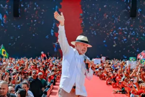 A 40 dias da eleição, Lula coloca o bolso do eleitor no centro da agenda