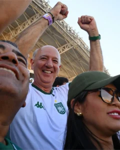 “O Gama é verde, Arruda é verde”, diz candidato ao GDF em 1º dia de campanha