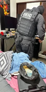 Polícia Civil desarticula grupo que aplicava golpes com falsas centrais bancárias em Goiás