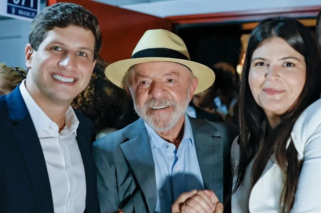 Aava Santiago confirma candidatura à Câmara pelo PSB