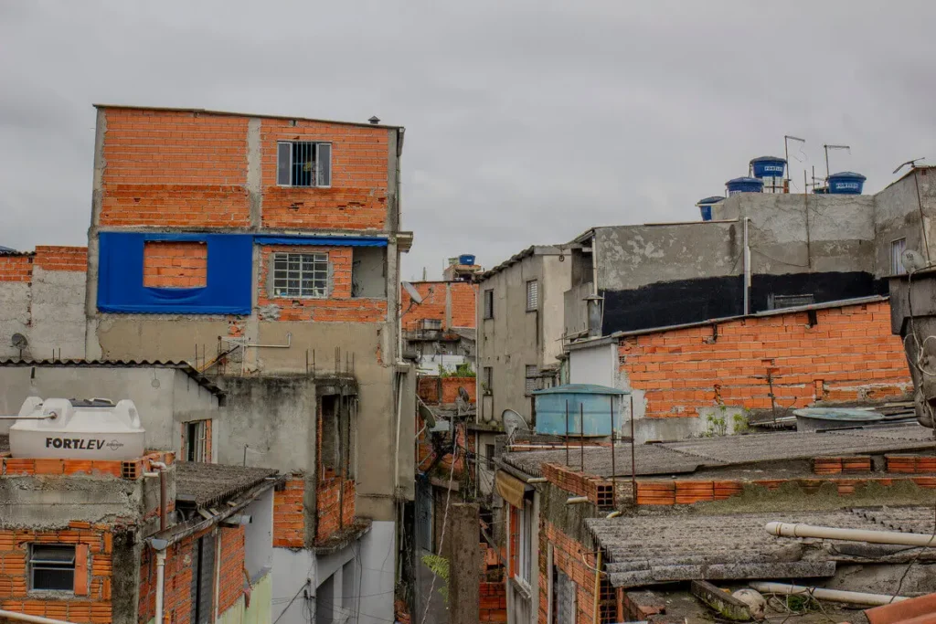 Brasil avança em 71% dos indicadores de desigualdade, mas concentração de renda cresce
