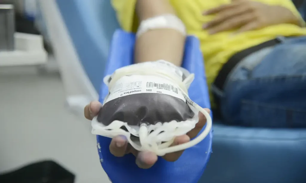 Prazo para doar sangue após tatuagem cairá para sete dias; veja as novas regras