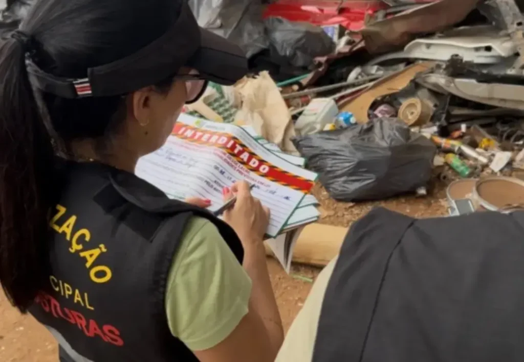 Quatro ferros-velhos são interditados por irregularidades em Aparecida de Goiânia