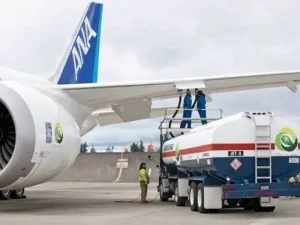 Está caro viajar de avião? Entenda o que encareceu as passagens