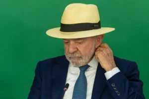 Lula tira pautas econômicas do PT do programa e sinaliza contenção de gastos