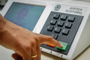 Eleitor tem poucos dias para solicitar voto em trânsito nas eleições de outubro; confira