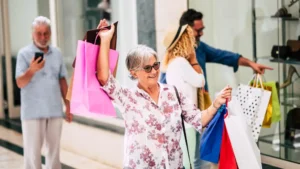 Brasil envelhece, mas mercado ainda não sabe atender consumidor 60+