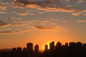 Calor sobe ainda mais e Goiânia pode chegar aos 36°C nesta sexta (28)