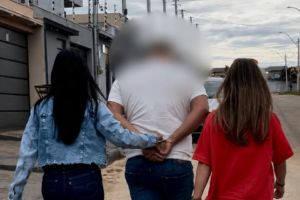 Mulher é atropelada pelo ex-companheiro mesmo com medida protetiva em Anápolis