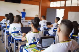 Falta de professores jovens no Brasil se repete no cenário goiano