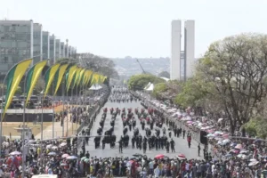 Desfile de 7 de Setembro em Brasília tem clima eleitoral e homenagens ao SUS