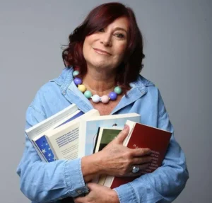 Ainda sabemos permanecer em uma história? Escritora explica como recuperar o hábito da leitura