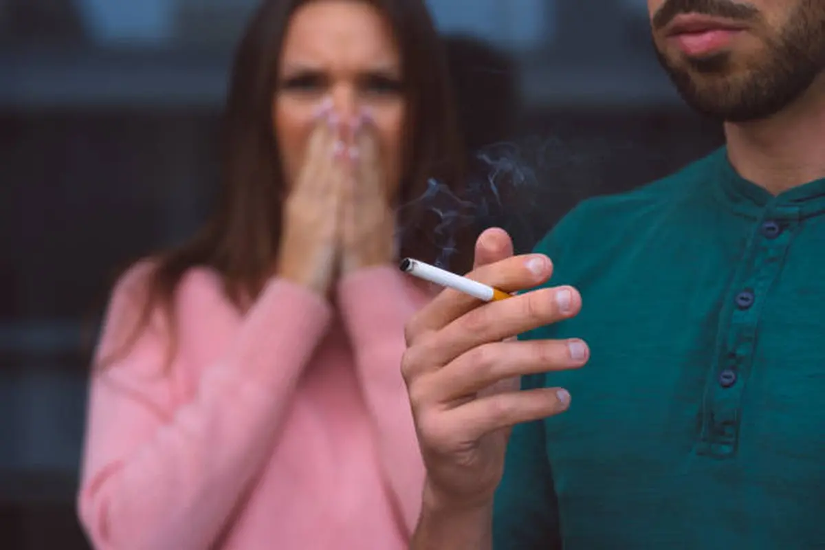 Fumo passivo ainda atinge bilhões em todo o mundo; saiba quem são os mais afetados