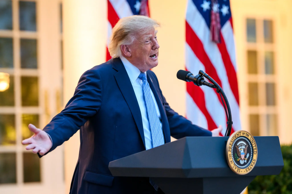 Juiz derruba veto de Trump e manda devolver acesso de três veículos de comunicação à Casa Branca