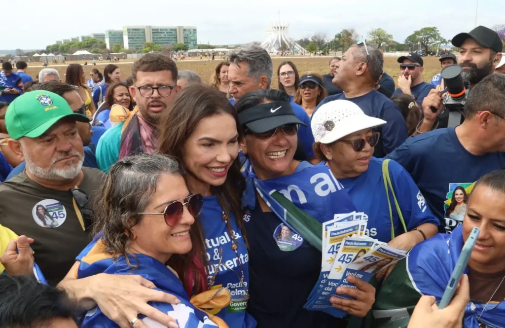 Paula Belmonte se reúne com servidores e vai a debate no DF