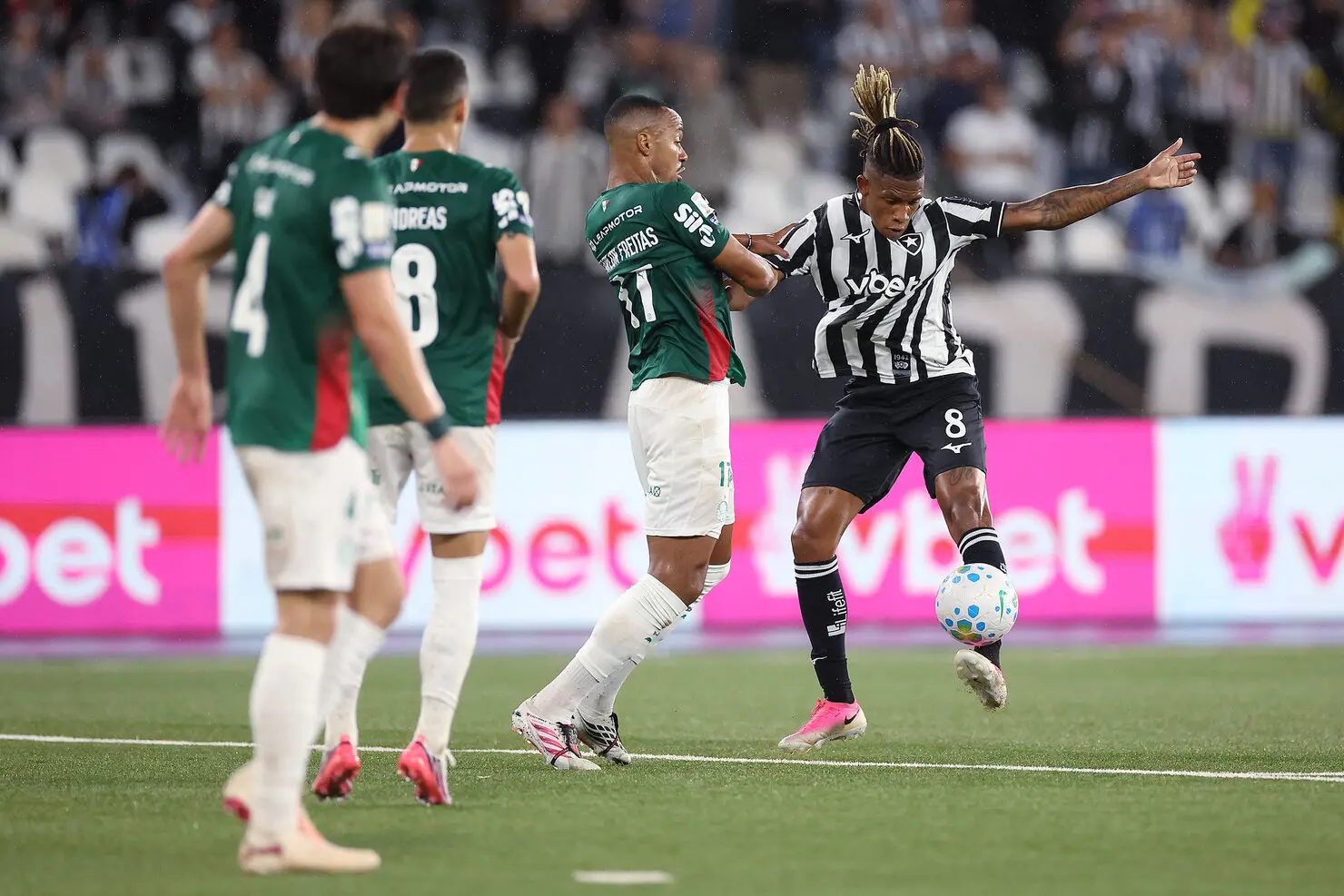 Palmeiras empata com o Botafogo e perde a liderança do Brasileirão