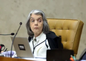 Cármen Lúcia diz estar em “profunda tristeza” com crise no STF