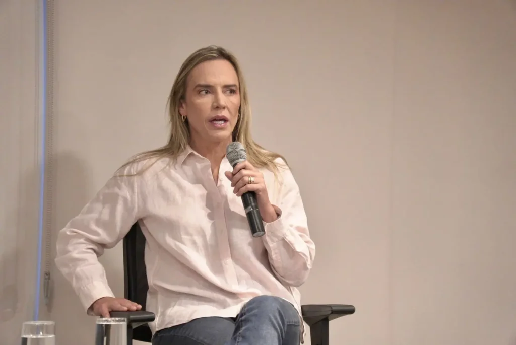 Celina destaca desenvolvimento em sabatina e reúne 2 mil pessoas no Guará (DF)