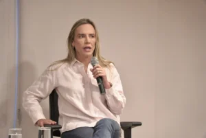 Celina destaca desenvolvimento em sabatina e reúne 2 mil pessoas no Guará (DF)
