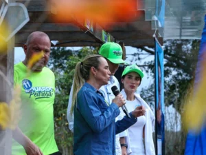 “Estou no caminho certo”, diz Celina após adversários pedirem investigação sobre repasses à empresa da família