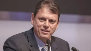 Tarcísio defende investigação contra Moraes e pede transparência em caso envolvendo filme sobre Bolsonaro