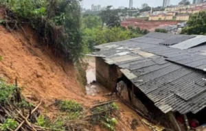 Temporais deixam três mortos e provocam tornados em cidades do Paraná