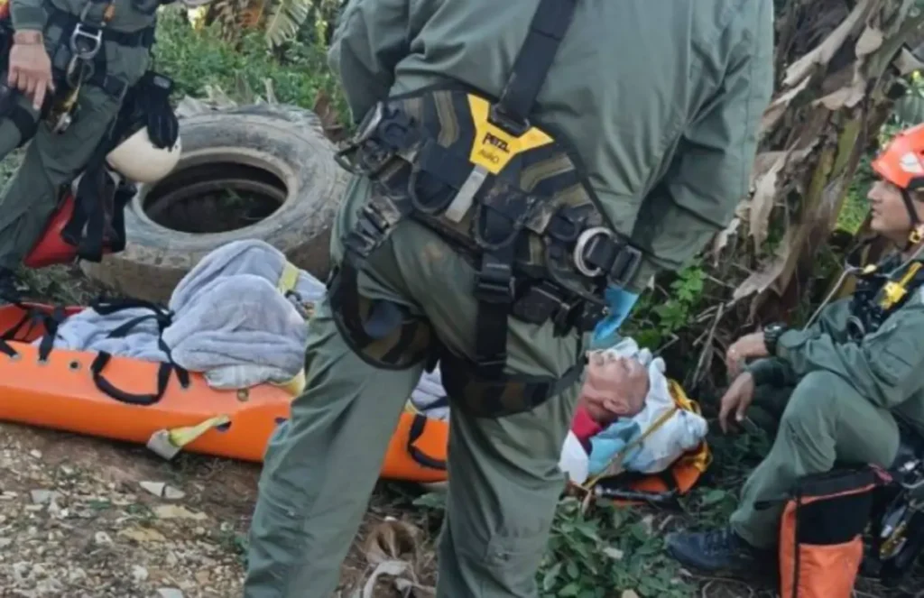 PM resgata homem de 100 anos ilhado por enchente em SP