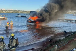 Lancha pega fogo no Lago Paranoá e deixa 11 pessoas feridas em Brasília