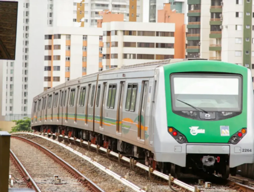 Homem é detido após atacar estudante de 17 anos em vagão do Metrô-DF