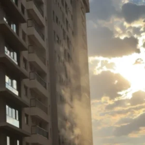 Incêndio em apartamento mobiliza bombeiros e provoca evacuação em prédio no Setor Marista
