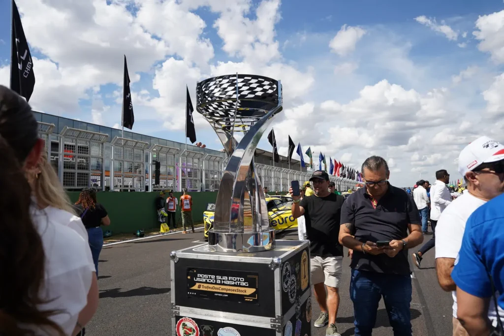 Stock Car terá corrida inédita de duas horas em Brasília com estrelas do automobilismo