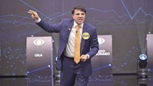Renan Santos afirma ter descumprido decisão do TSE 