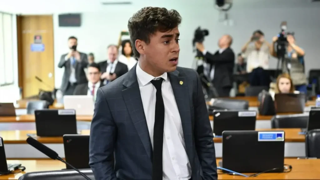 Petistas pedem investigação de Nikolas Ferreira por ligação com Vorcaro